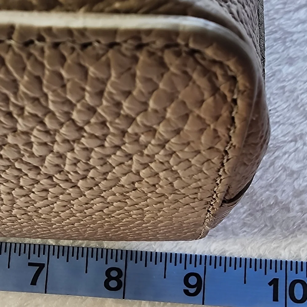 Valentina Italian Pebbled Leather Beige Women's Crossbody Bag EUC